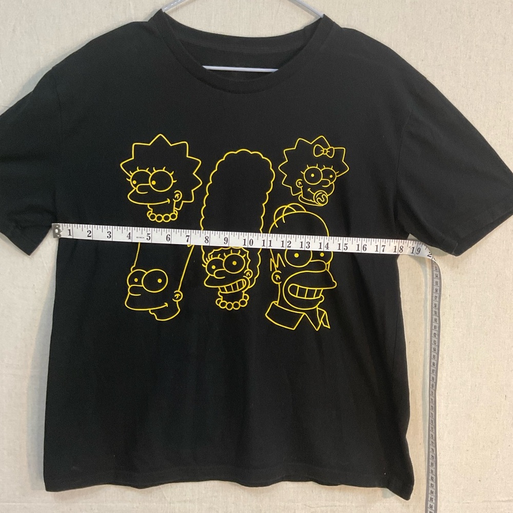 Simpsons Graphic Unisex M  Tee -black 
Neon yellow outline